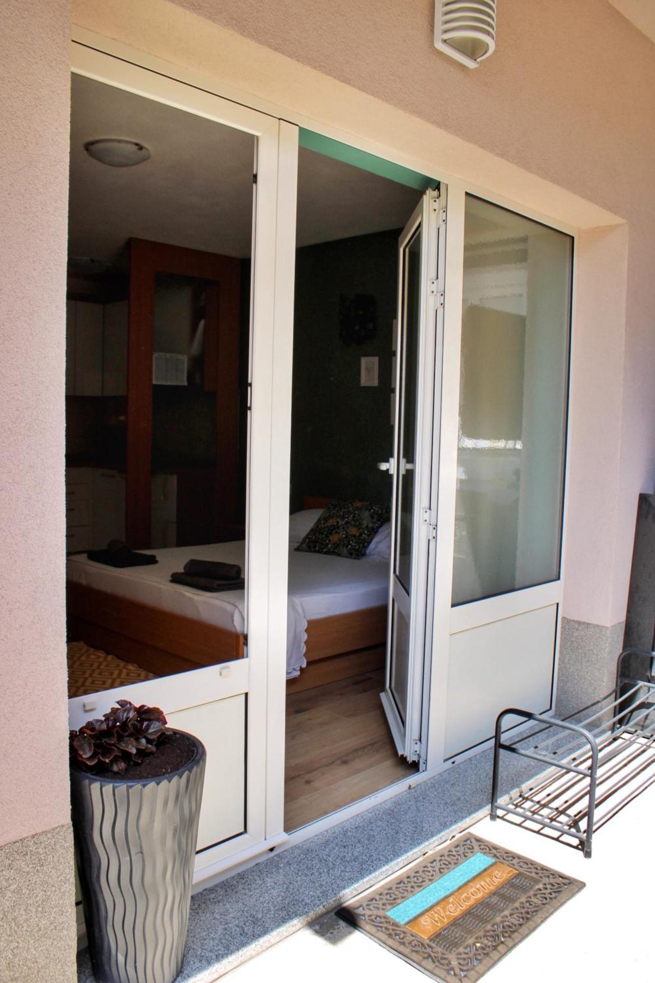 Studio Laura-Spacious Studio On The Main Beach Makarska Kültér fotó